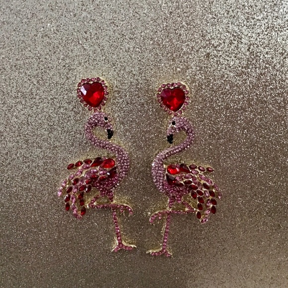 ADORABLE PINK FLAMINGO EARRINGS - Picture 4 of 4